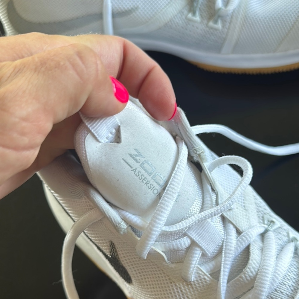 Nike Zoom White Athletic Shoes with Mesh Upper NWOT - Picture 3 of 7